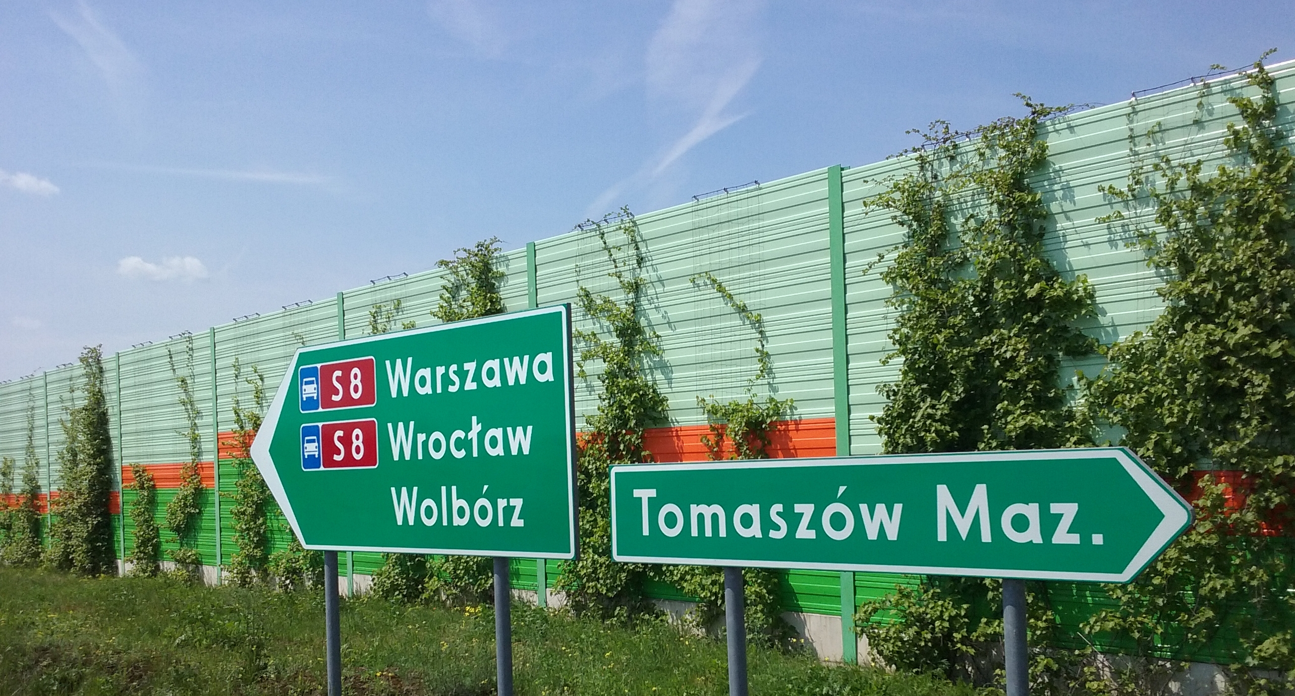 Tablice informacyjne przy jednym z trzech wjazdów do Tomaszowa - Tomaszów Mazowiecki Południe -z drogi ekspresowej S8