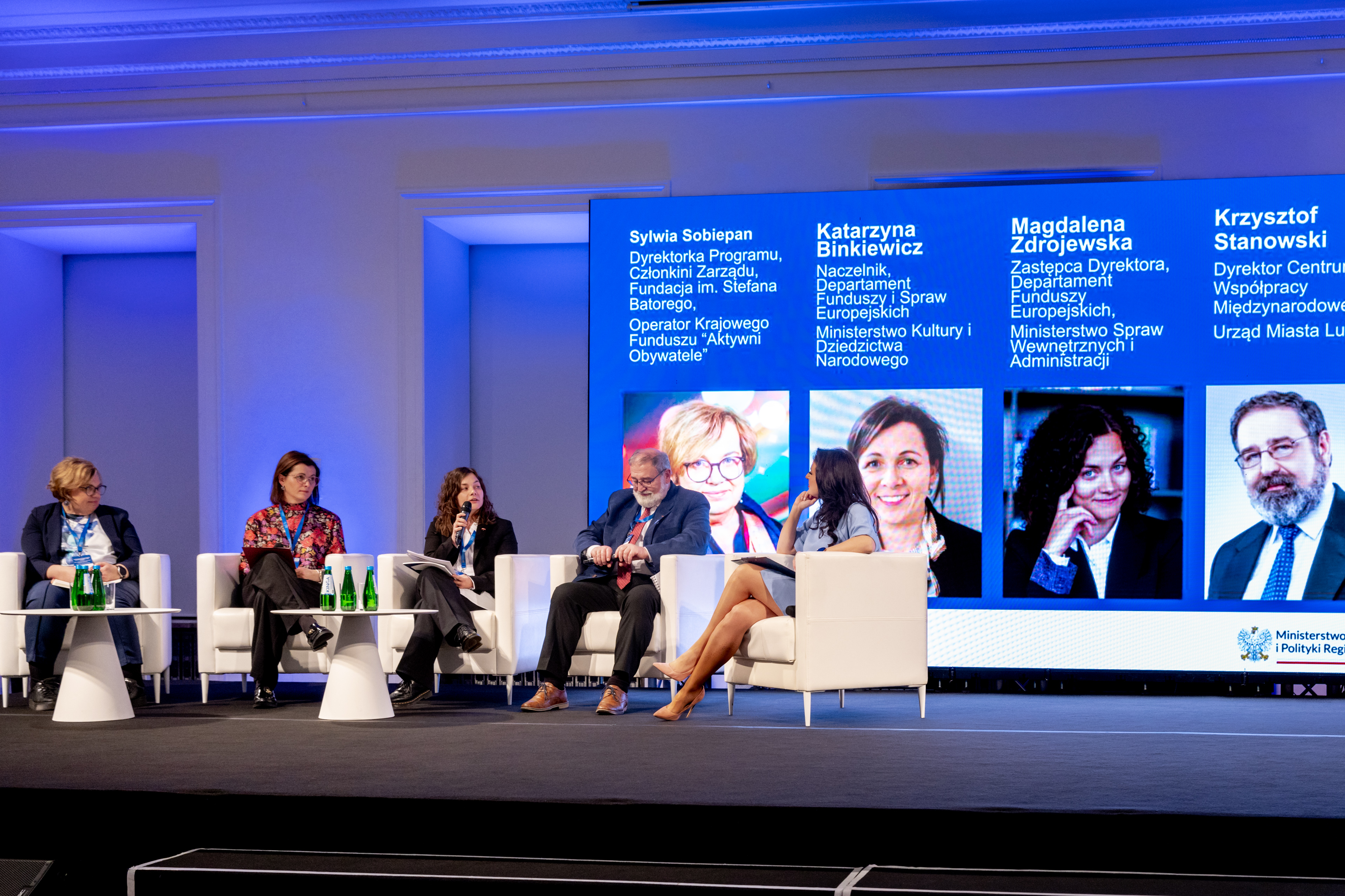 Panel dyskusyjny "Inclusive". Od lewej: Sylwia Sobiepan (Program Aktywni Obywatele - Fundusz Krajowy, Fundacja im. Stefana Batorego), Katarzyna Binkiewicz (MKiDN), Magdalena Zdrojewska (MSWiA), Krzysztof Stanowski (Urząd Miasta Lublin)  